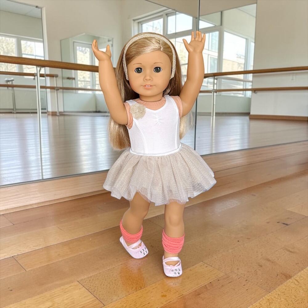 American Girl Isabelle Girl of the Year 2014 Playset